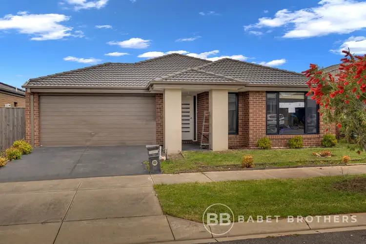 8 Roskopp Avenue, Clyde North VIC 3978