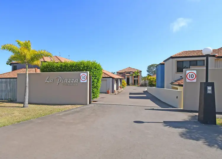 10/2 Barnstaple Street, Torquay QLD 4655