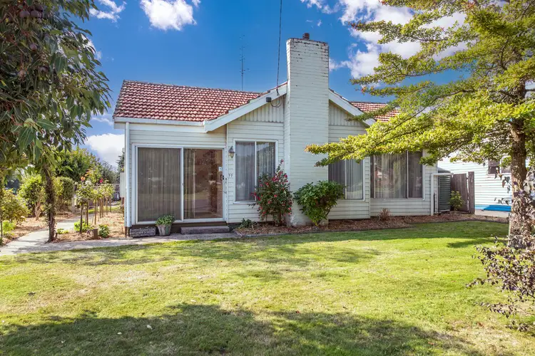 77 Ballarat Road, Hamilton VIC 3300
