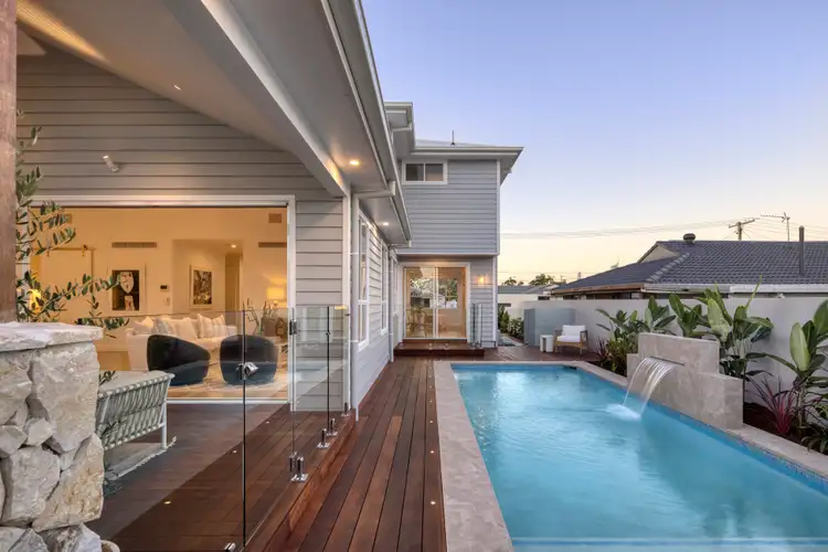 15 Rosemont Avenue, Broadbeach Waters QLD 4218