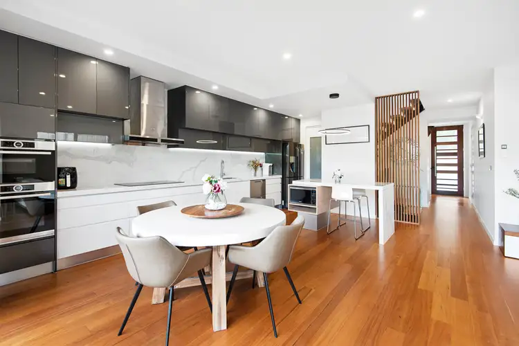 2A Robyn Street, Doncaster VIC 3108