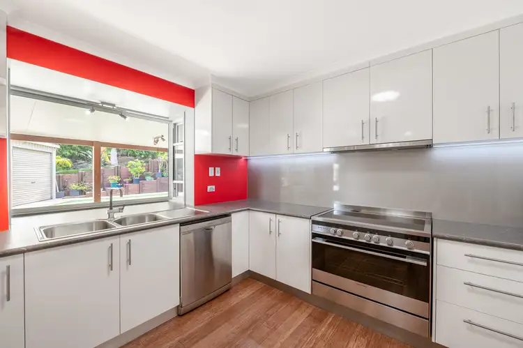 Sixth view of Homely house listing, 5 Reliance Court, Clinton QLD 4680