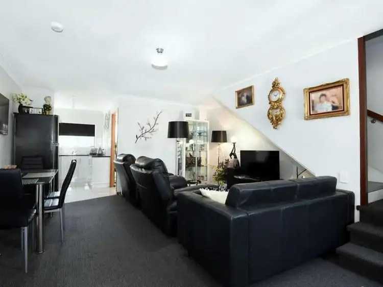 8/9 Whitefriars Street, Rockville QLD 4350