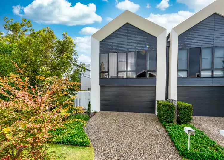 2/11 Magnoli Circuit, Palm Beach QLD 4221