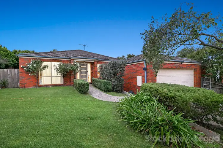 16 Glenn Erin Way, Berwick VIC 3806