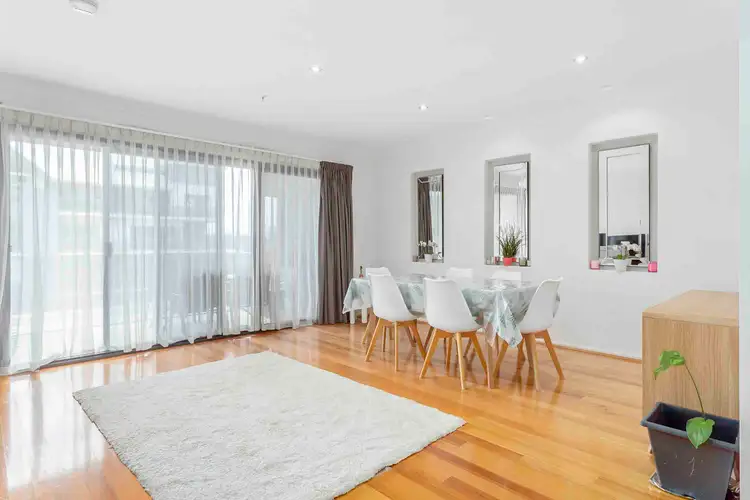 6 Treviso Mews