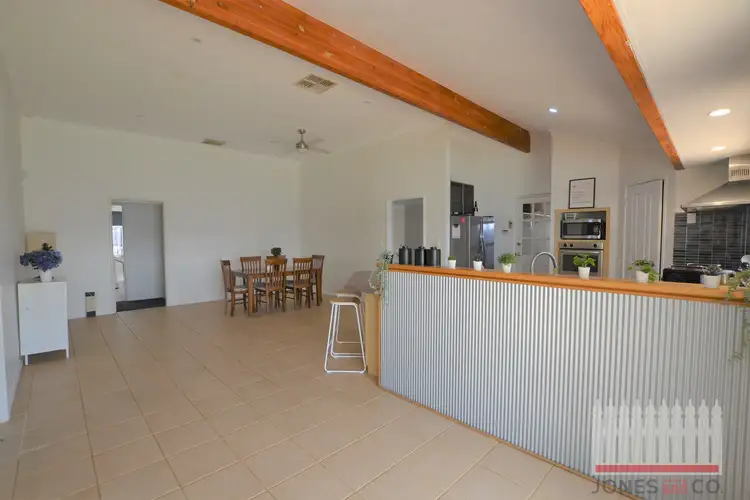 7 Lacebark Court
