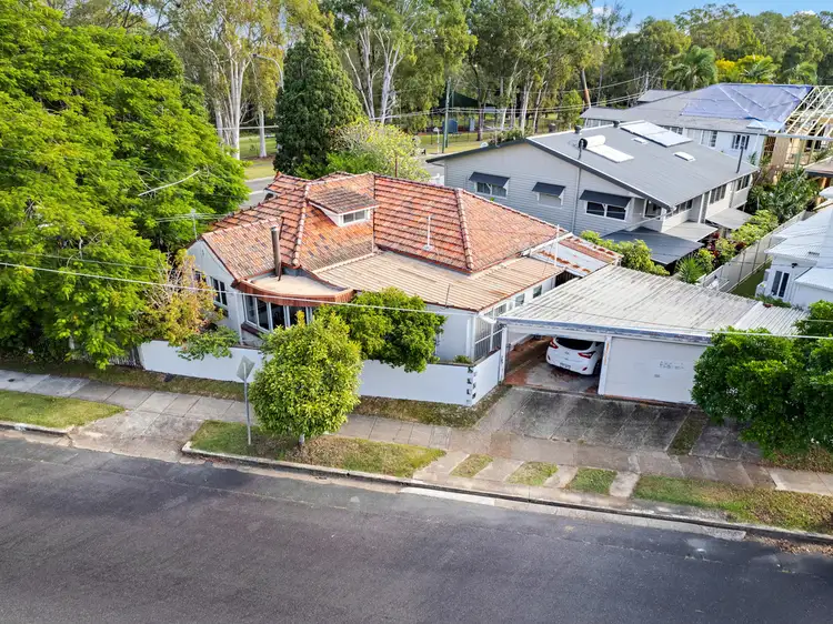 1 Deagon Street, Sandgate QLD 4017