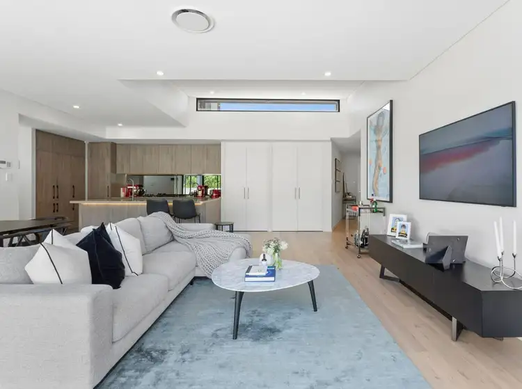 Third view of Homely apartment listing, 404/18-28 Neild Avenue, Darlinghurst NSW 2010