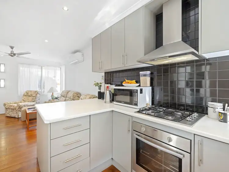 Fifth view of Homely unit listing, 8/800 Nepean Highway, Mornington VIC 3931