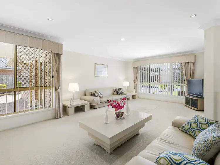 37 Riversdale Boulevard, Banora Point NSW 2486