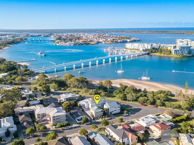 2/5 Errol Avenue, Paradise Point QLD 4216