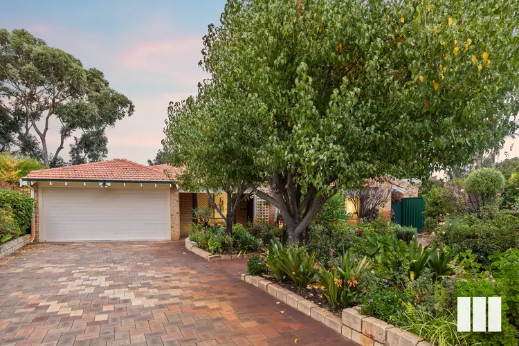 10 Woonan Place, Karawara WA 6152
