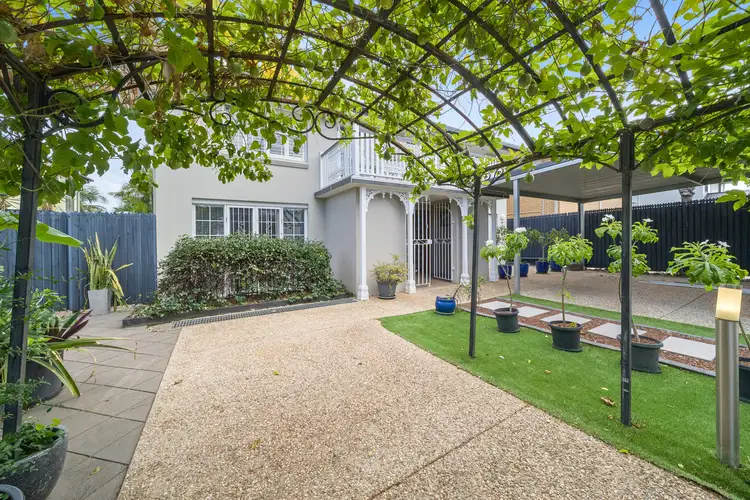 17 Fernlea Avenue, Scarborough QLD 4020