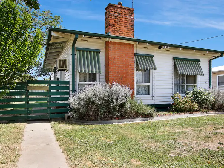 12 Oak Avenue, Benalla VIC 3672