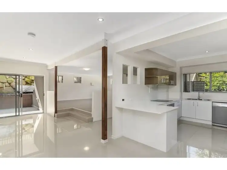2/9 Maslin Chase, Pacific Pines QLD 4211