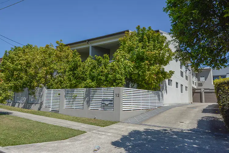 2/12 Glenfern Avenue, Kedron QLD 4031