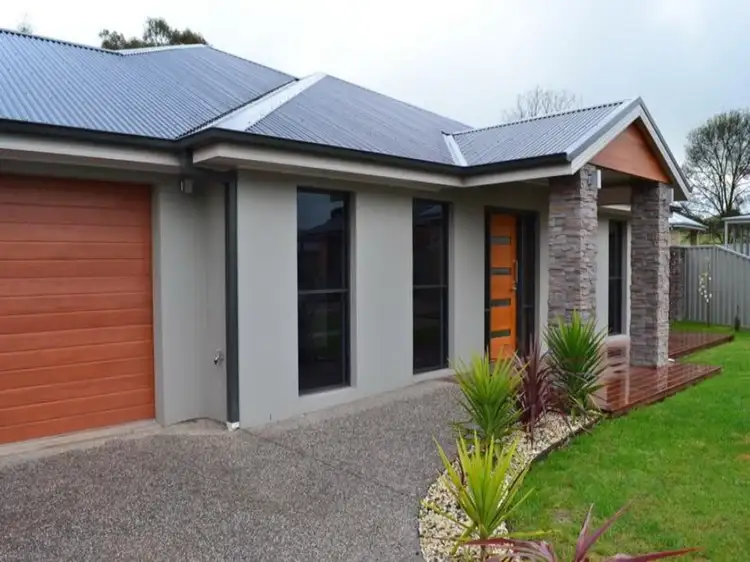 Second view of Homely house listing, 7 Galway Court, Mansfield VIC 3722