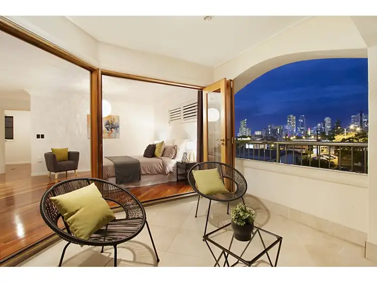 4/214 Stanhill Drive, Chevron Island QLD 4217