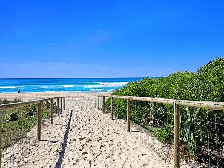 Fifth view of Homely unit listing, 4/39 Arthur Street, Mermaid Beach QLD 4218