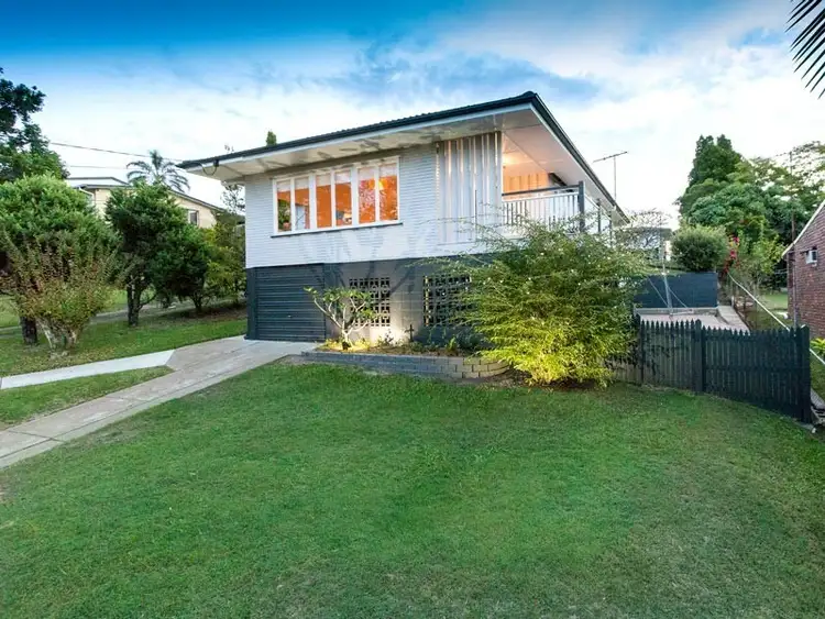 18 Kingaroy Street, Stafford Heights QLD 4053