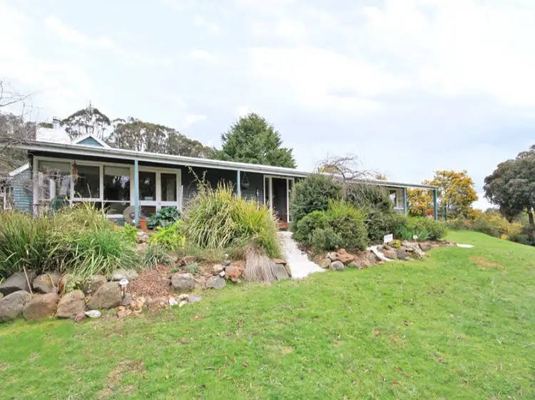 201 Mahoney Road, Woodend VIC 3442