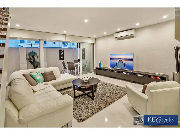 Fifth view of Homely villa listing, 2/45 Cronin Avenue, Main Beach QLD 4217