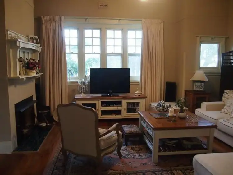 Third view of Homely house listing, 10 Burns Street, Hamilton VIC 3300