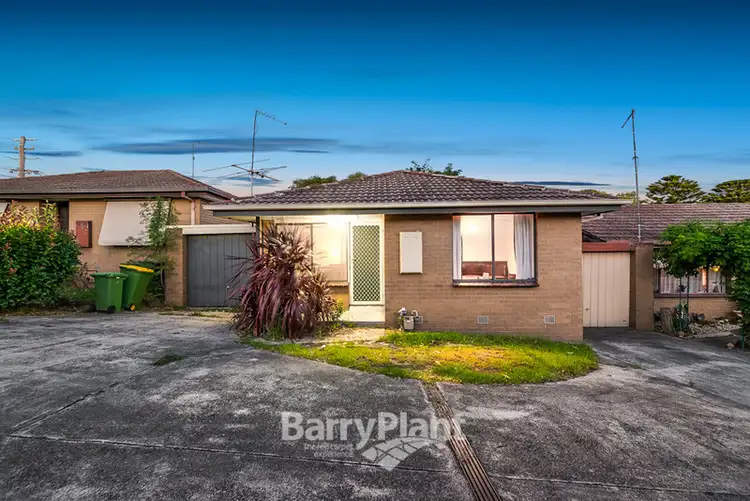 8/27 Princes Highway, Pakenham VIC 3810