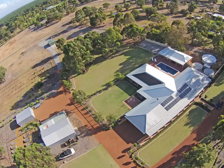 576 Neaves Road, Mariginiup WA 6078