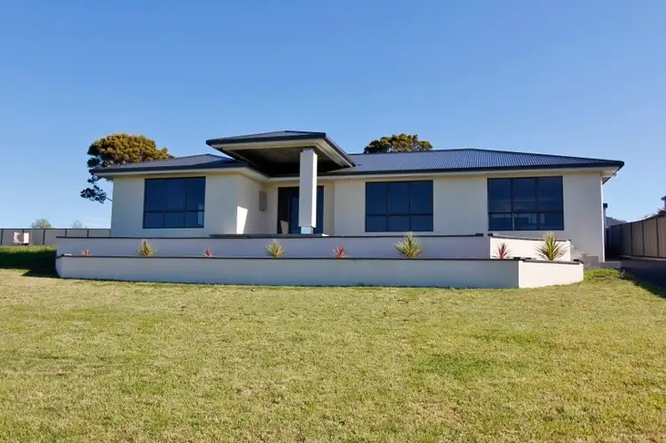 12 Hales Street, Penguin TAS 7316