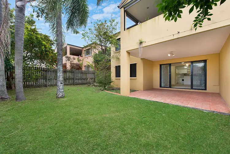 2/157 Flower Street, Northgate QLD 4013