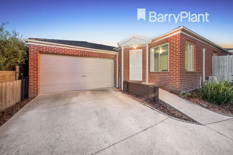 2/27 Silver Gum Drive, Pakenham VIC 3810