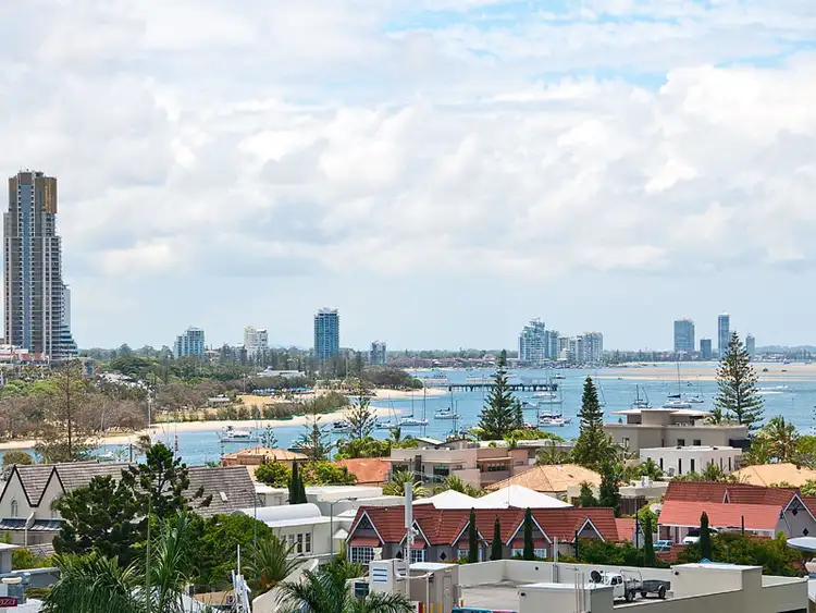 16 / 20 Cronin Avenue, Main Beach QLD 4217