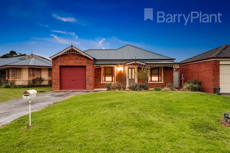 8 Mitchell Close, Pakenham VIC 3810