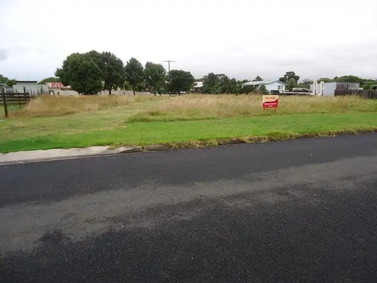8 Centre Road, Seaspray VIC 3851