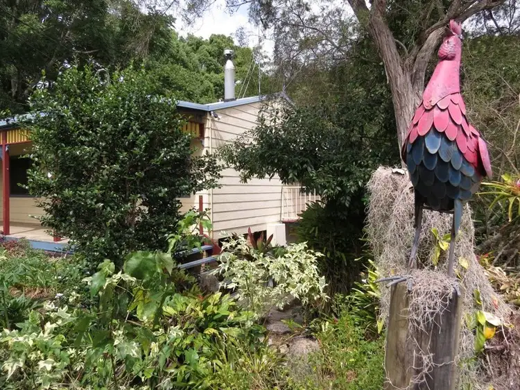 10 Clareville Road, Uki NSW 2484