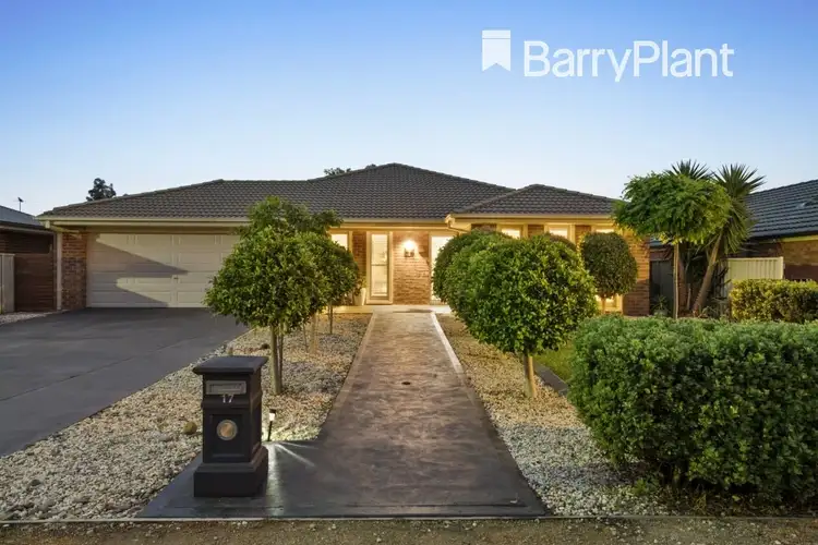 17 Wonboyn Close, Pakenham VIC 3810