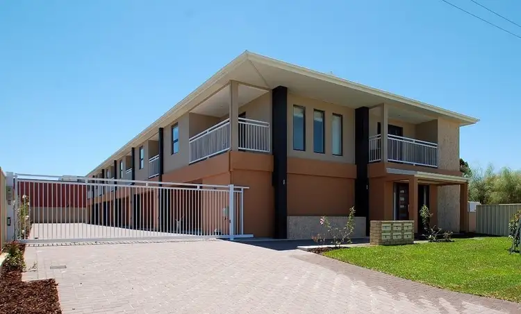 3/6 Oak Street, Cannington WA 6107