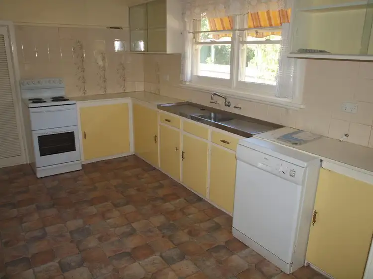 Second view of Homely house listing, 7 Victoria Avenue, Narrandera NSW 2700