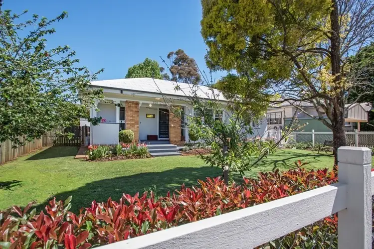 208 Campbell Street, Newtown QLD 4350