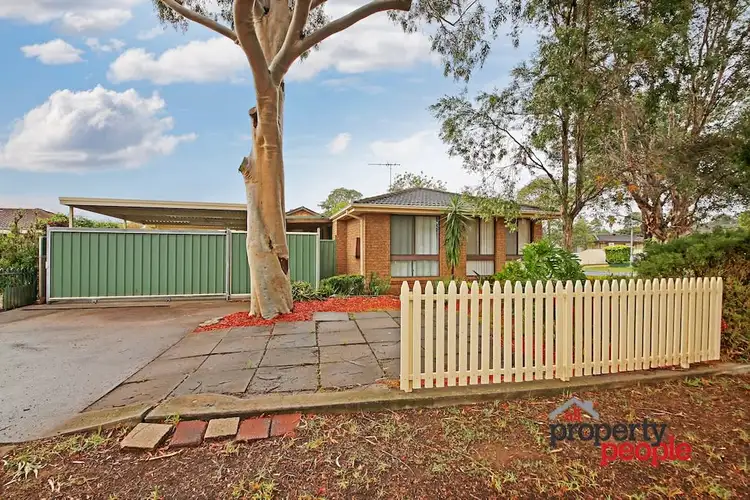 2 Hyacinth Avenue, Macquarie Fields NSW 2564