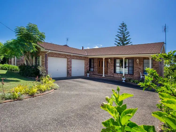 18 Hilltop Crescent, Mollymook Beach NSW 2539