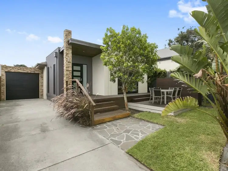 2/5 Beach Grove, Mornington VIC 3931