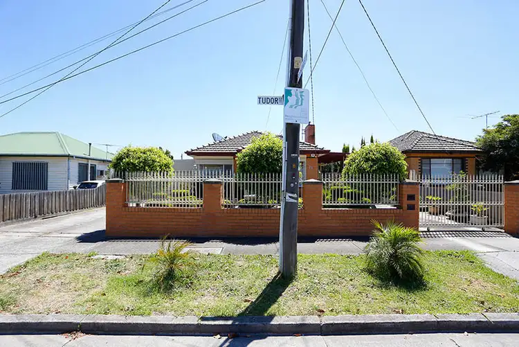 21 Tudor Road, Sunshine North VIC 3020