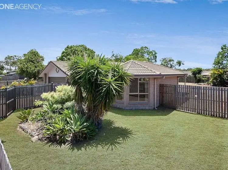 27 Topaz Circuit, Urangan QLD 4655