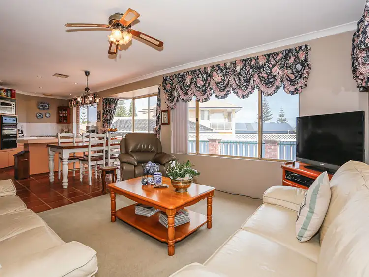 Sixth view of Homely house listing, 5 Carnarvon Rise, Ocean Reef WA 6027
