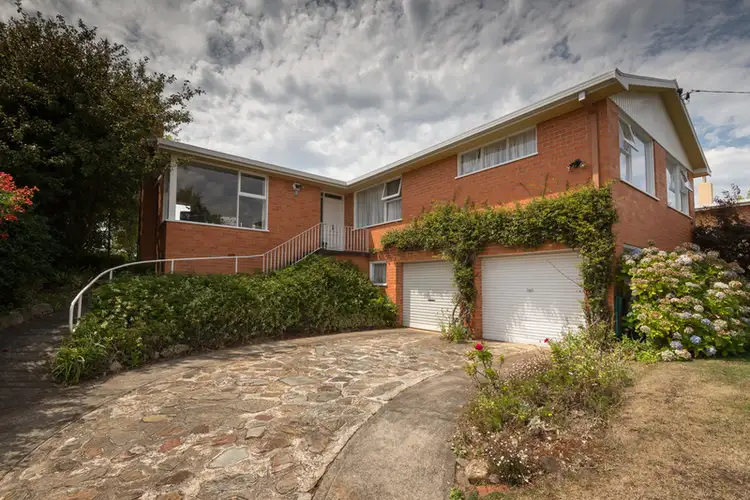 8 Futuna Avenue, Park Grove TAS 7320