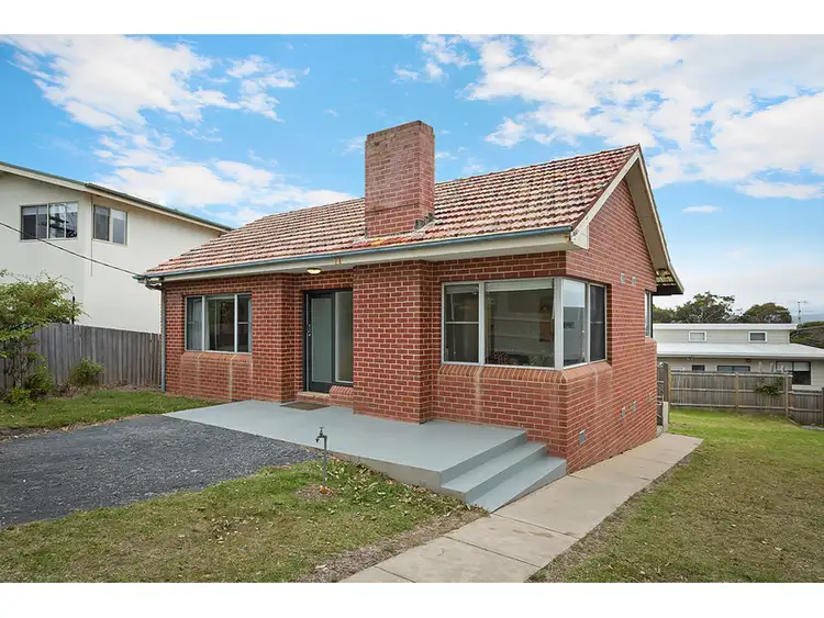 8 Lakeview Avenue, Merimbula NSW 2548
