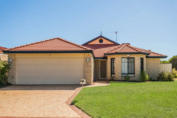 1 Mannix Pass, Queens Park WA 6107